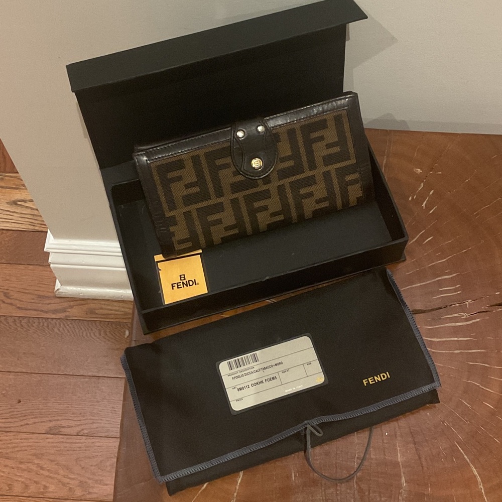 Fendi Zucca Wallet Italy - Picture 5 of 11